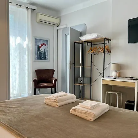 Hotel Logis Des Causses 3*