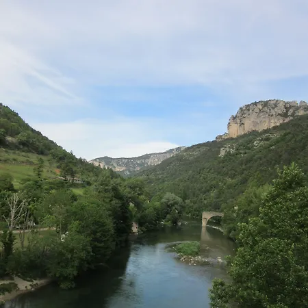 Hotel Logis Des Causses 3*