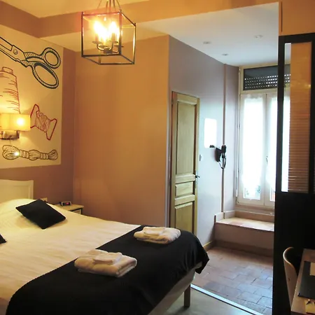 מלון Logis Des Causses 3*